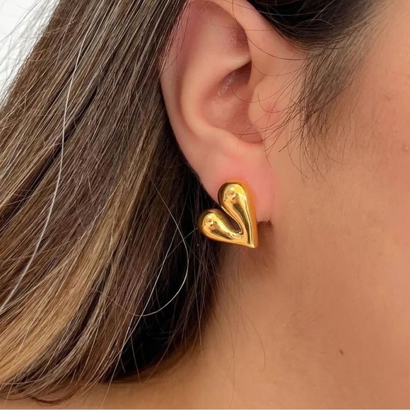 Jewelry - 18K Gold Heart Earrings*High Gloss Finish*Stud Earrings